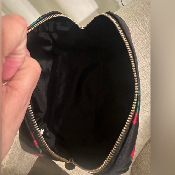 NWT Kate Spade Chelsea Rose Toss Printed Black cosmetic Bag - Picture 7 of 12